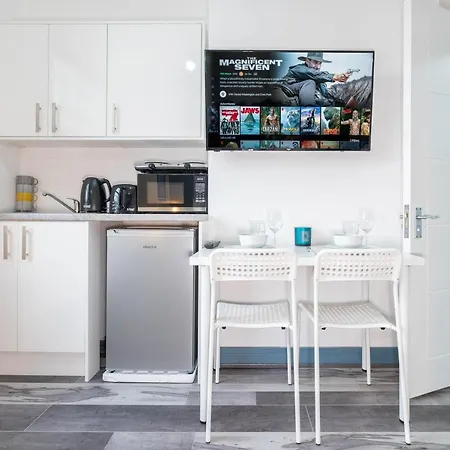 Sky One Bedroom Modern 3 *